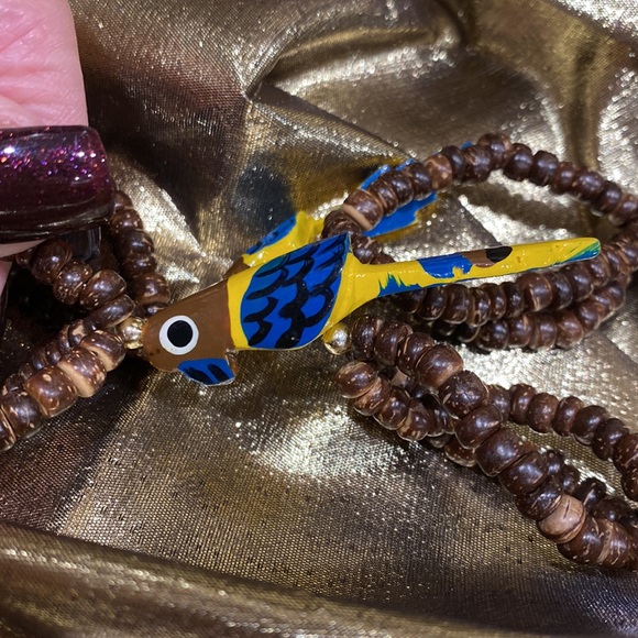 Parrot Necklace Brown Beads and 6 carved wooden blue and yellow Parrots EUC - Picture 9 of 11
